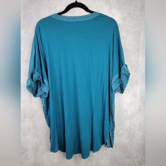 Lane Bryant  Teal Dot Mix Media Split Neck Top Size 18/20 - Picture 8 of 12
